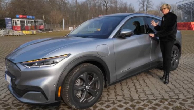 #Ontheroad Mustang Mach-E, quando l'icona diventa elettrica. L'arrivo a Monza con ingegneri e manager