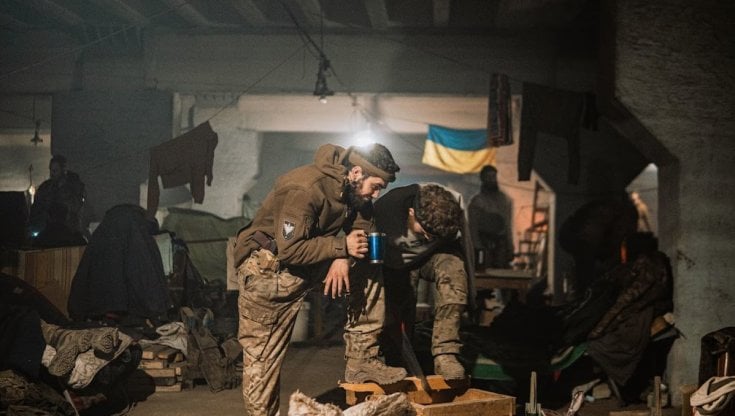 Una foto scattata dentro l'acciaieria da Dmytro Kozatskiy