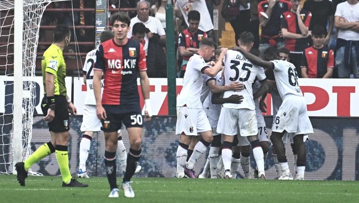 Barrow festeggiato dopo il gol vittoria