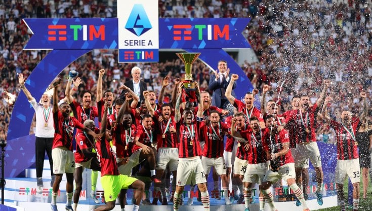 I giocatori del Milan festeggiano lo scudetto