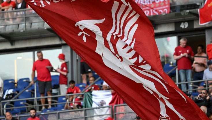 Champions League, 12 tifosi del Liverpool arrivano alla finale in barca attraverso la Manica