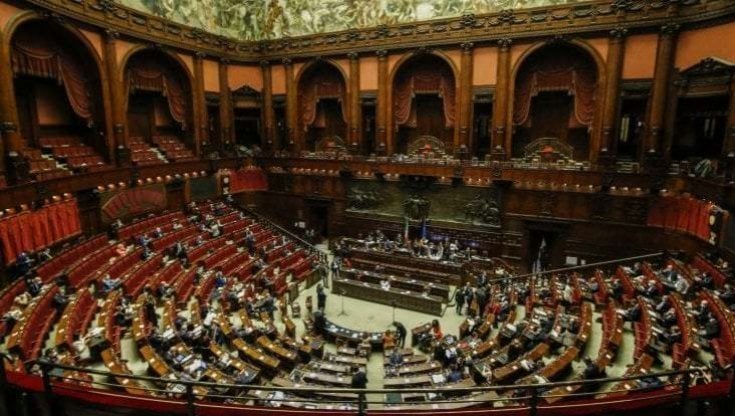 "Chiuso per elezioni": ecco perché il Parlamento si ferma fino al 12 giugno