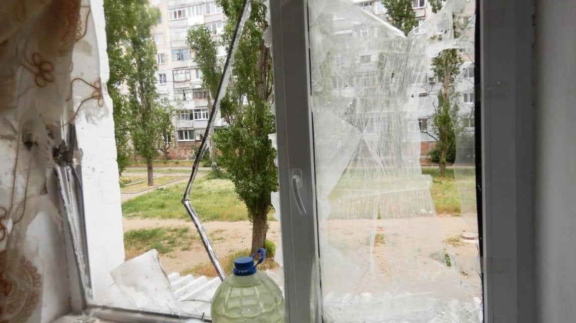 In una foto fornita dalla Polizia Ucraina abitazioni colpite dai bombardamenti con  lanciarazzi, artiglieria, carri armati dell\' esercito russo dall nella regione del Donbass, 30 maggio 2022