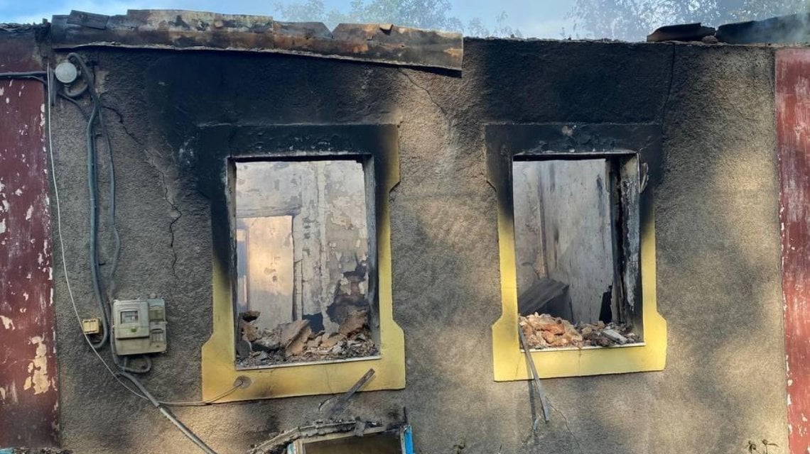In una foto fornita dalla Polizia Ucraina abitazioni colpite dai bombardamenti con  lanciarazzi, artiglieria, carri armati dell\' esercito russo dall nella regione del Donbass, 30 maggio 2022
