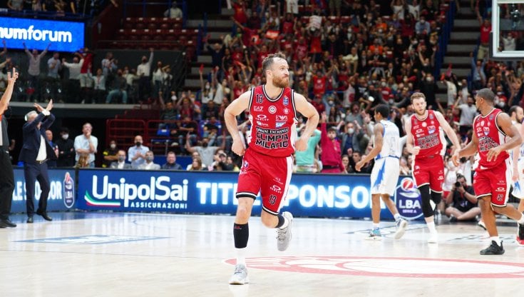 Basket, Milano vince anche gara-2 con Sassari: finale a un passo