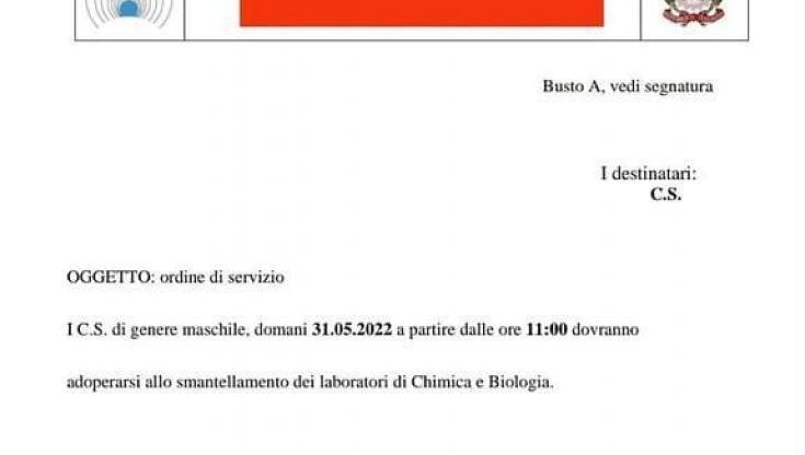 "E' un lavoro per maschi", l'ordine di servizio 'sessista' di un liceo fa il giro del web. E scoppia la bufera sui social