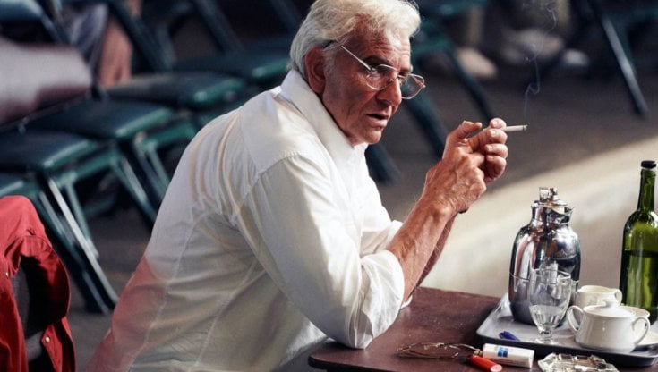 Bradley Cooper nei panni di Leonard Bernstein (Foto dall'account Twitter di Netflix)