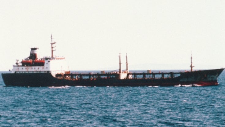 Oltre al bando del petrolio, la Russia non potrà più assicurare le navi cargo con i Lloyd's