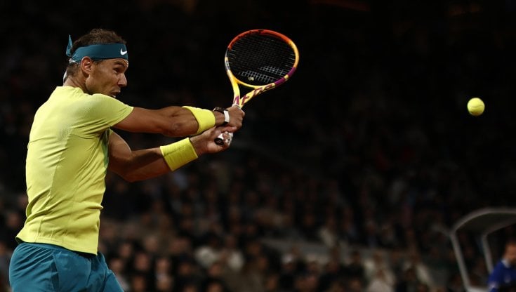 Rafael Nadal impegnato nella notte di Parigi