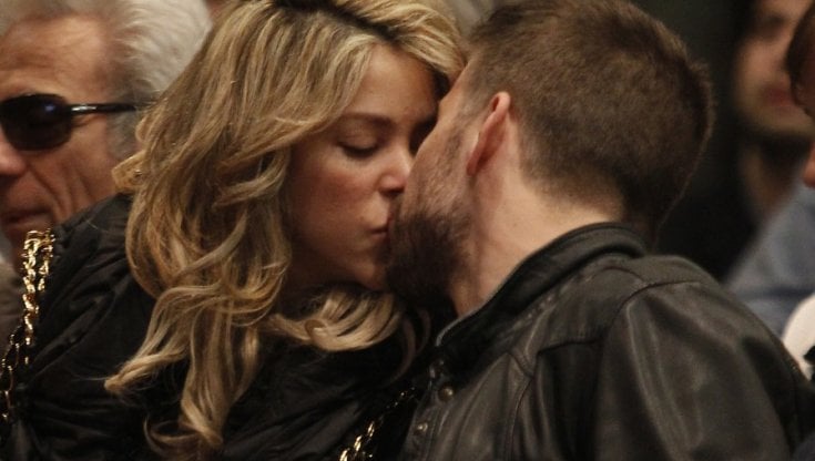 Piqué-Shakira, è finita: lui l'ha tradita con una ventenne e lei l'ha scoperto