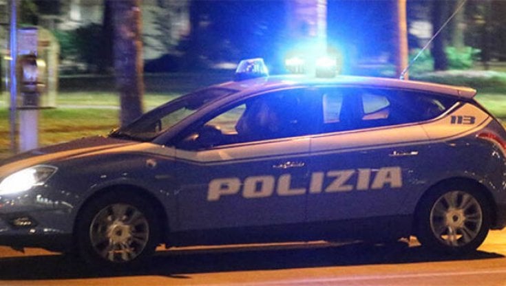 Peschiera del Garda, maxirissa in spiaggia dopo una festa convocata su TikTok: interviene la celere