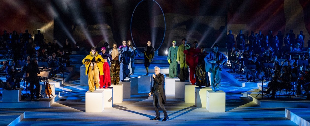 Claudio Baglioni, il pop, i colori: il grande concerto nel tempio della lirica