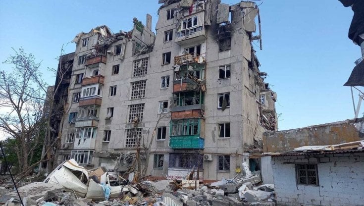 La casa di Mariupol dove viveva Aleksij, devastata dai combattimenti