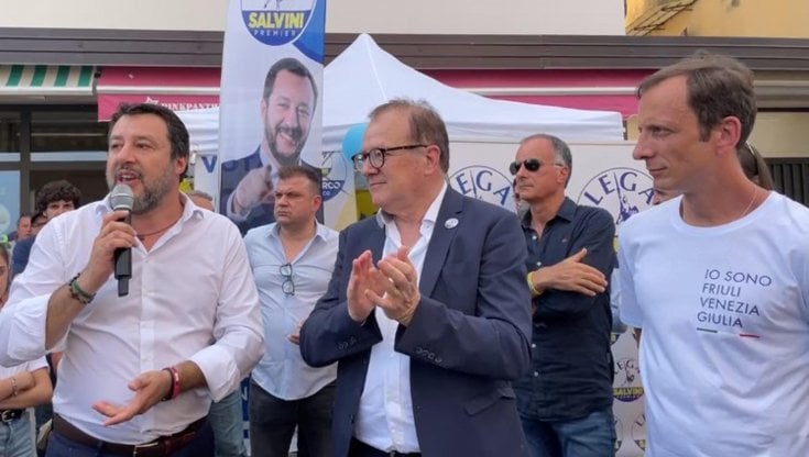 Il segretario della Lega, Matteo Salvini, durante l'evento elettorale ad Aviano