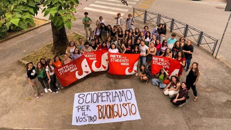 Vicenza, commenti sessisti sulle allieve, la preside si scusa: "Ho sbagliato"