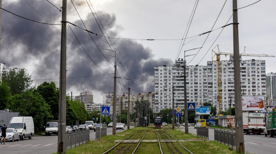 Colonne di fumo dopo le esplosioni a Kiev