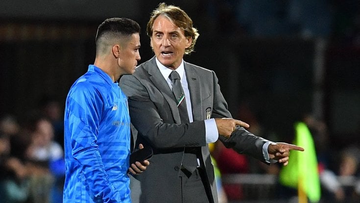 Roberto Mancini con Raspadori