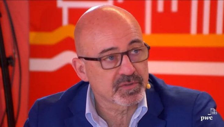 Auto, Cingolani promuove l'emendamento del Ppe che rimanda il totale passaggio all'elettrico nel 2035