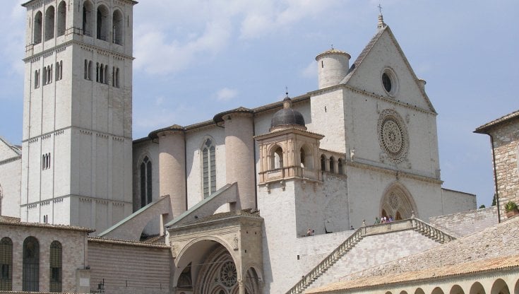 Concerto ad Assisi, con Malika Ayane, Nek e Raoul Bova, la maratona musicale di solidarietà per l'Ucraina