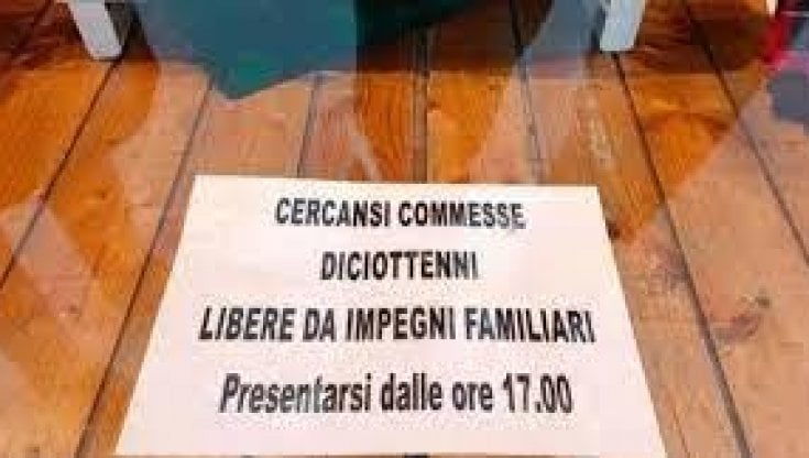 Asiago,  il commerciante già multato insiste: "Cercasi commessa diciottenne senza famiglia"