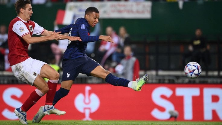 Kylian Mbapp&eacute; realizza il gol del pareggio della Francia a Vienna 