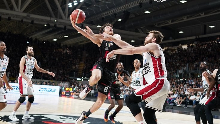 Virtus Bologna  vs AX Armani Exchange Milano: Pajola a canestro