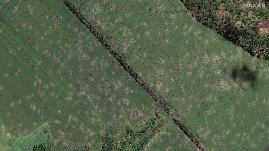 Campi ucraini bombardati nei pressi di Sloviansk. Immagine satellitare di Maxar