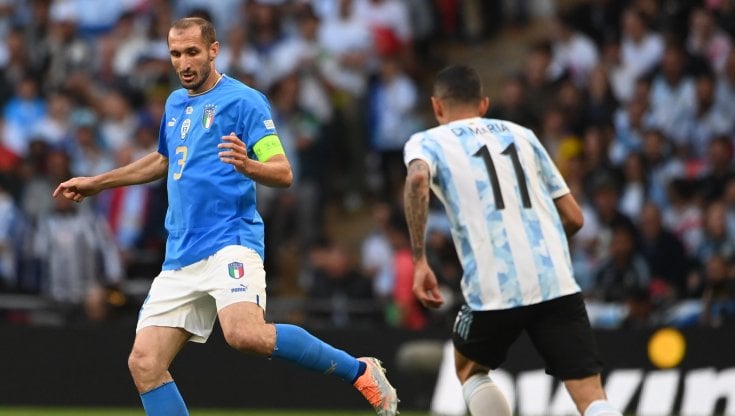 Giorgio Chiellini in azione durante Italia-Argentina, sua ultima gara in azzurro