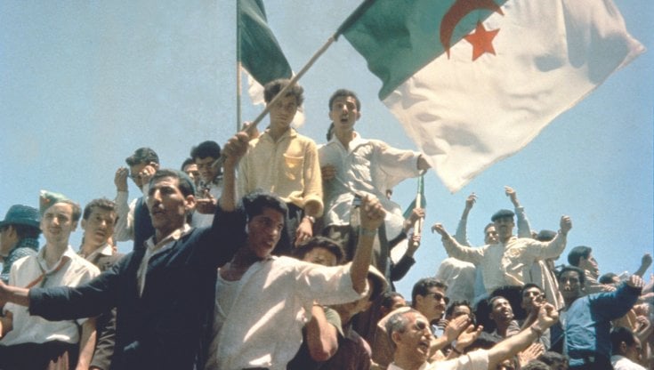 Gli algerini festeggiano l&rsquo;indipendenza dopo il referendum del 3 luglio 1962. Gamma-Keystone via Getty Images