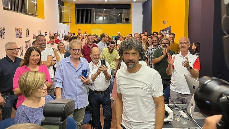 Damiano Tommasi tra i suoi sostenitori a Verona