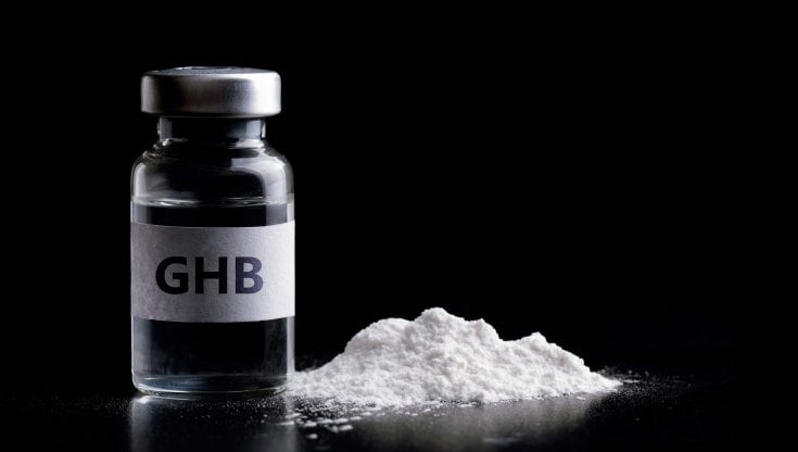Una boccetta di Ghb (acido gamma-idrossibutirrico), anche detto G o Gina. &Egrave; facilmente acquistabile e non solo nel dark web. chayanuphol / shutterstock