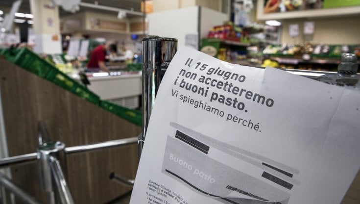 Sciopero buoni pasto, il viceministro Castelli: "Un tavolo tecnico per la riforma". Fipe: "La prossima gara Consip non sia al massimo ribasso"