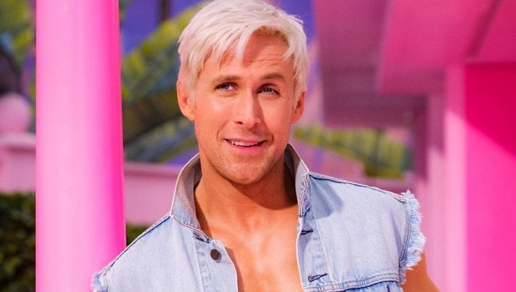 Ryan Gosling diventa Ken e accanto a lui c'è la Barbie Margot Robbie: la prima foto