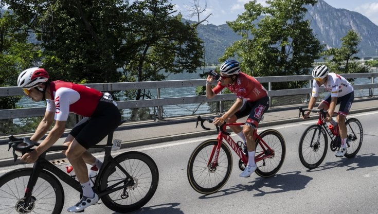 Ciclismo, ecatombe Covid al Giro di Svizzera: 20 ritirati - la Repubblica