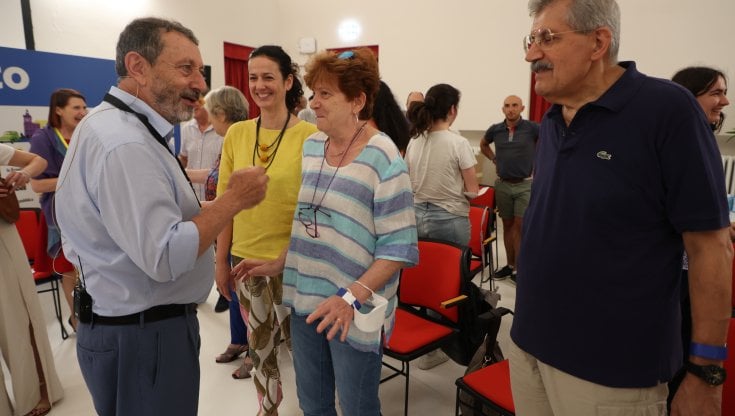 Guerra Russia-Ucraina, Michele Serra e l'elogio del grigio: "Spesso è il colore della pace" 