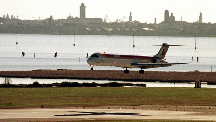 Venezia, all'aeroporto in treno. Via libera ai lavori per la linea. "Pronta entro i Giochi Milano-Cortina"