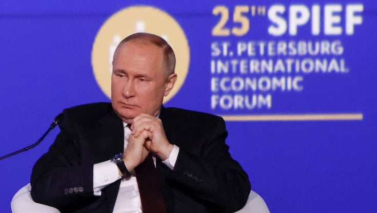 L'Ucraina, l'Europa, le sanzioni: cosa ha detto Putin a San Pietroburgo 