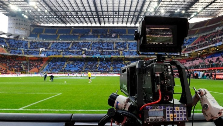 Pirateria nello sport, danni per 267 milioni di euro in un anno. "Una task force per contrastarla, toglie posti di lavoro ai giovani"