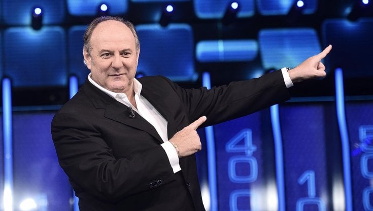 Gerry Scotti: "I miei genitori morti lo stesso giorno. In obitorio mi chiesero un autografo"