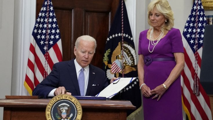 Biden: "La decisione sull'aborto è devastante" 