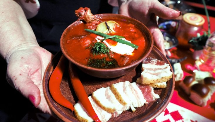 Il borsch ucraino è patrimonio Unesco: battuta la Russia. Mosca: "Nazionalismo culinario di Kiev"