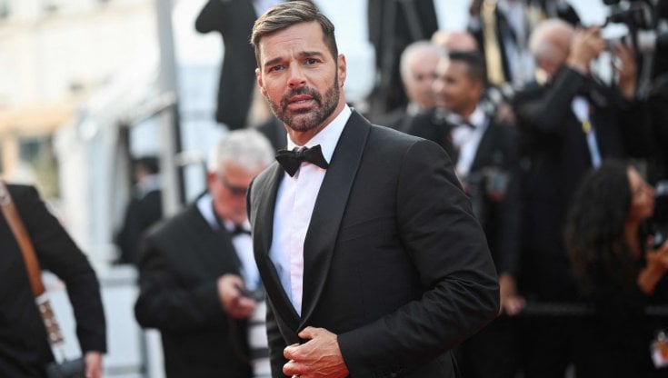 Ricky Martin accusato di stalking: telefonate e appostamenti sotto casa dell'ex 