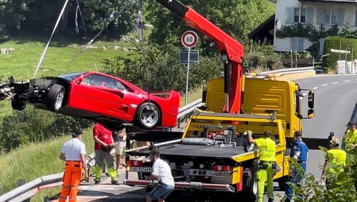 Altro che festa d'epoca: Ferrari F40 distrutta in Svizzera