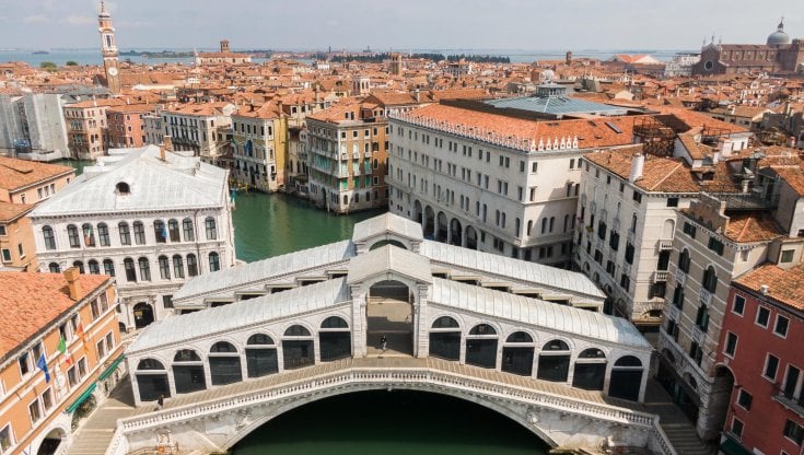 Venezia, arriva la stretta su Airbnb & co: tetto massimo di 120 giorni per gli affitti