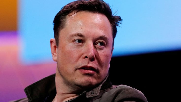 Elon Musk ritira l'offerta di acquisizione di Twitter: azioni crollano, - 9%. Il social: "Faremo causa"