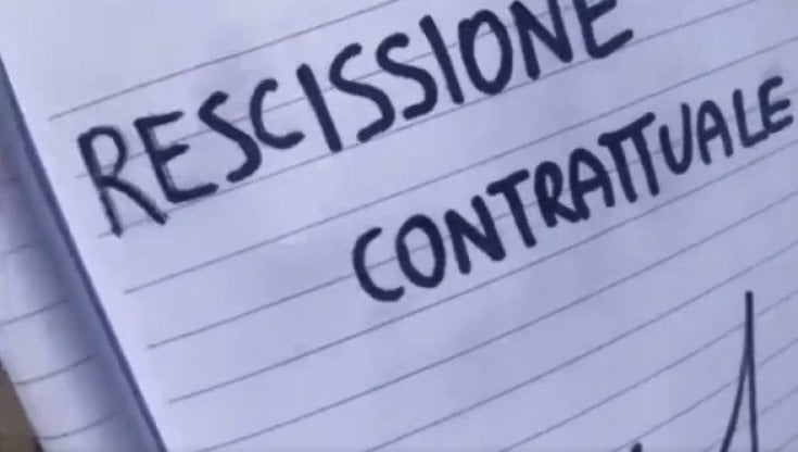 La finta rescissione fatta firmare da un tifoso ad Aaron Ramsey