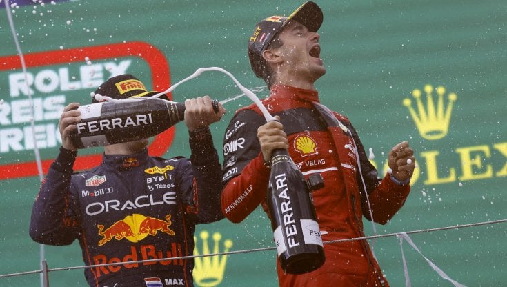 Max Verstappen e Charles Leclerc sul podio