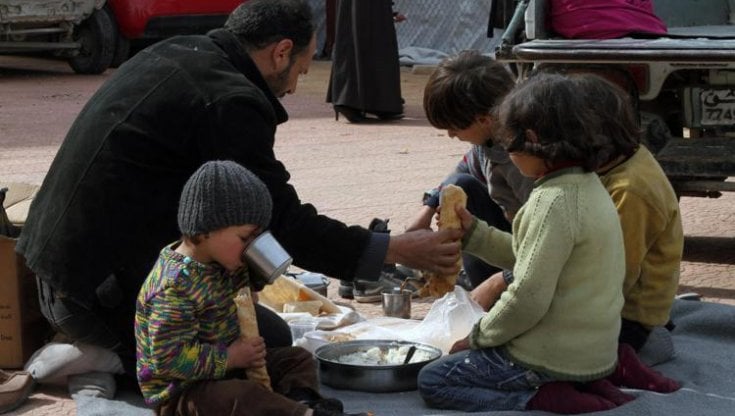 Siria, il 90% dei cittadini in povertà con meno di 2 dollari al giorno: un'intera generazione tra le macerie di 11 anni di guerra 