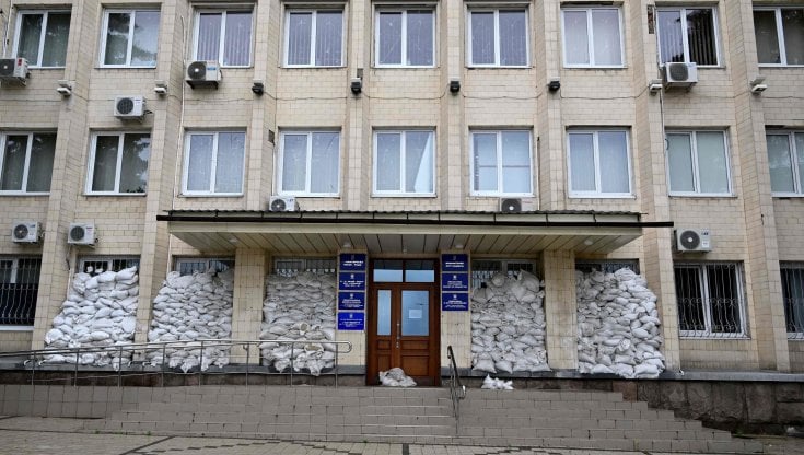 Sacchi di sabbia proteggono il municipio di Kramatorsk&nbsp;