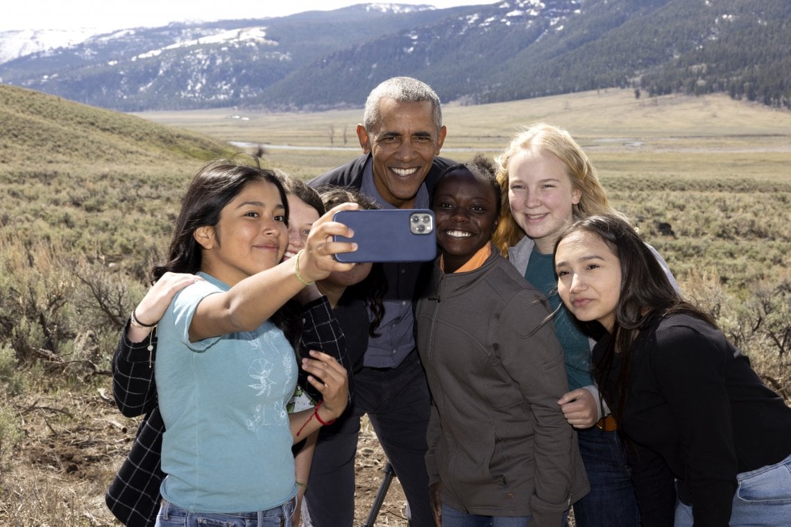 Obama posa per un selfie con dei ragazzi nello Yellowstone Park 